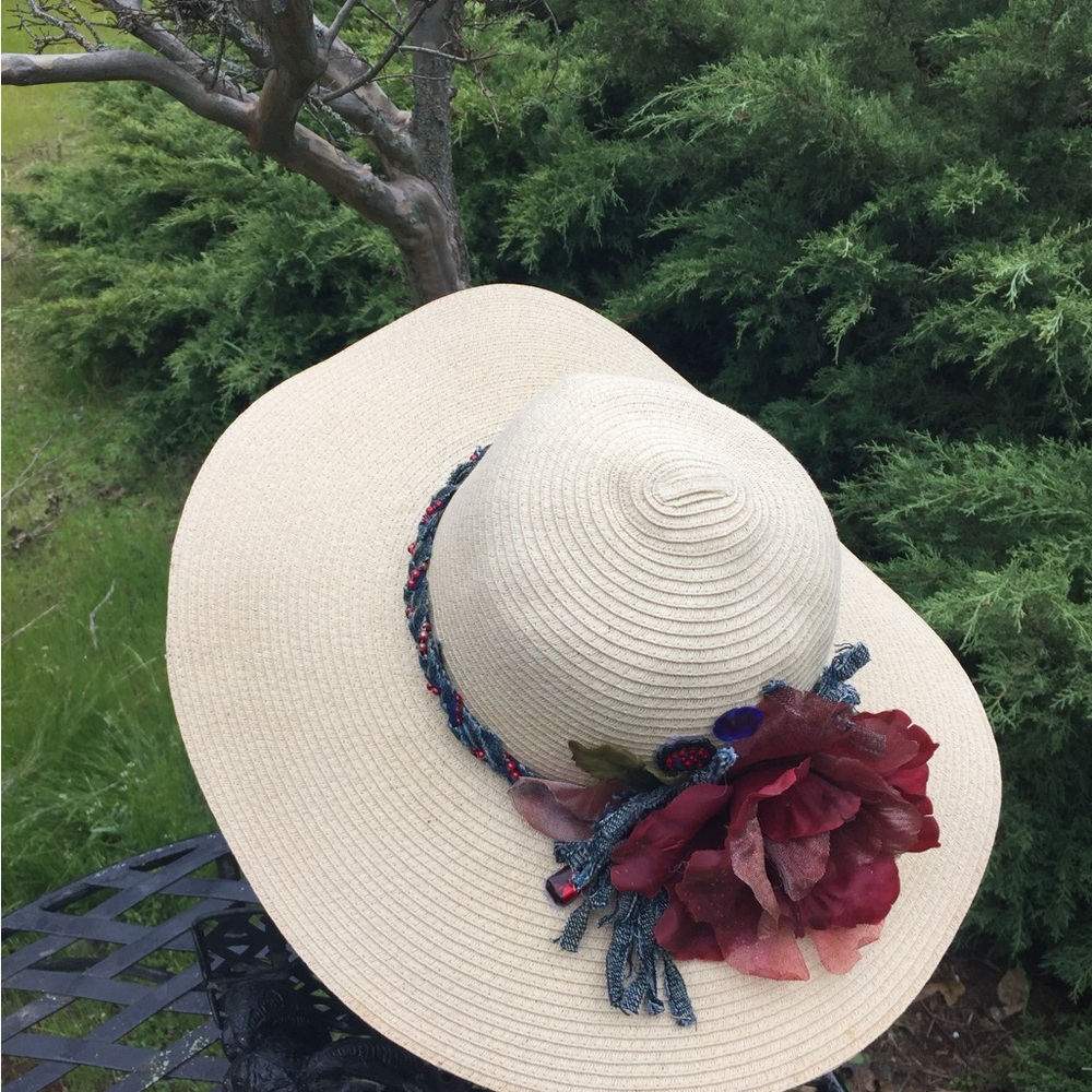 Artisan kreativekristen Upcycled cream wide brim straw hat Floral Accent - Picture 9 of 11
